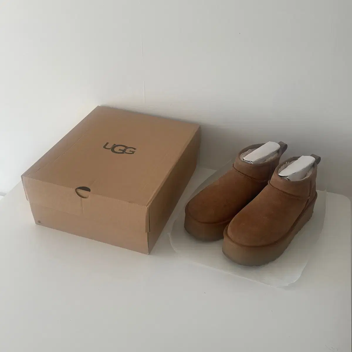 어그(UGG) 클래식 미니 플랫폼 240